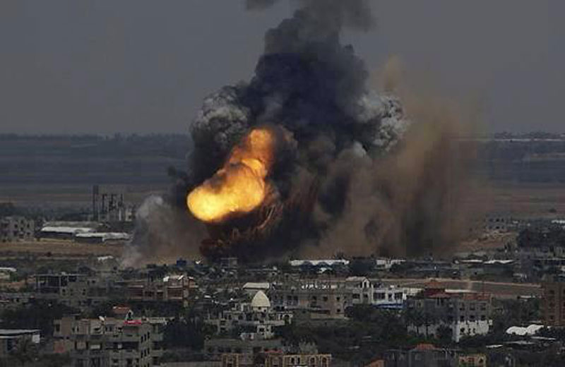 Izraelskie wojsko atakuje cele w Gazie. Fot. International communities against Israel (2), Facebook