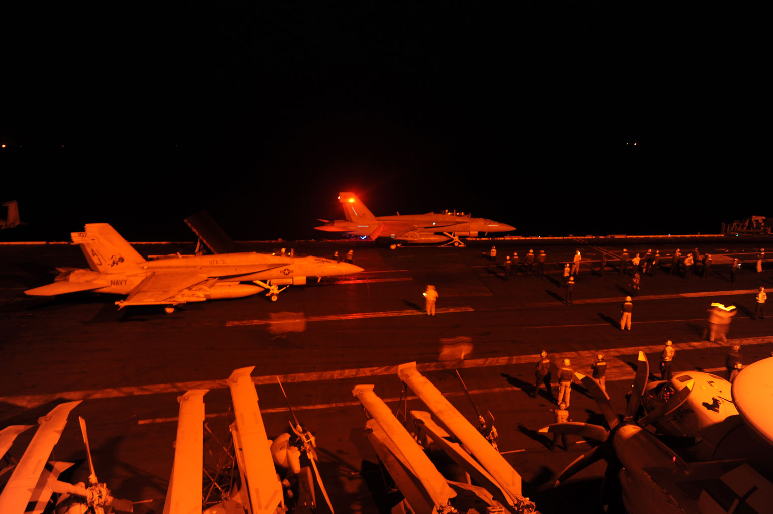 Lotniskowiec George H.W. Bush w Zatoce Perskiej, którego użyto do operacji przeciwko Państwu Islamskiemu w Syrii. Fot. US Navy