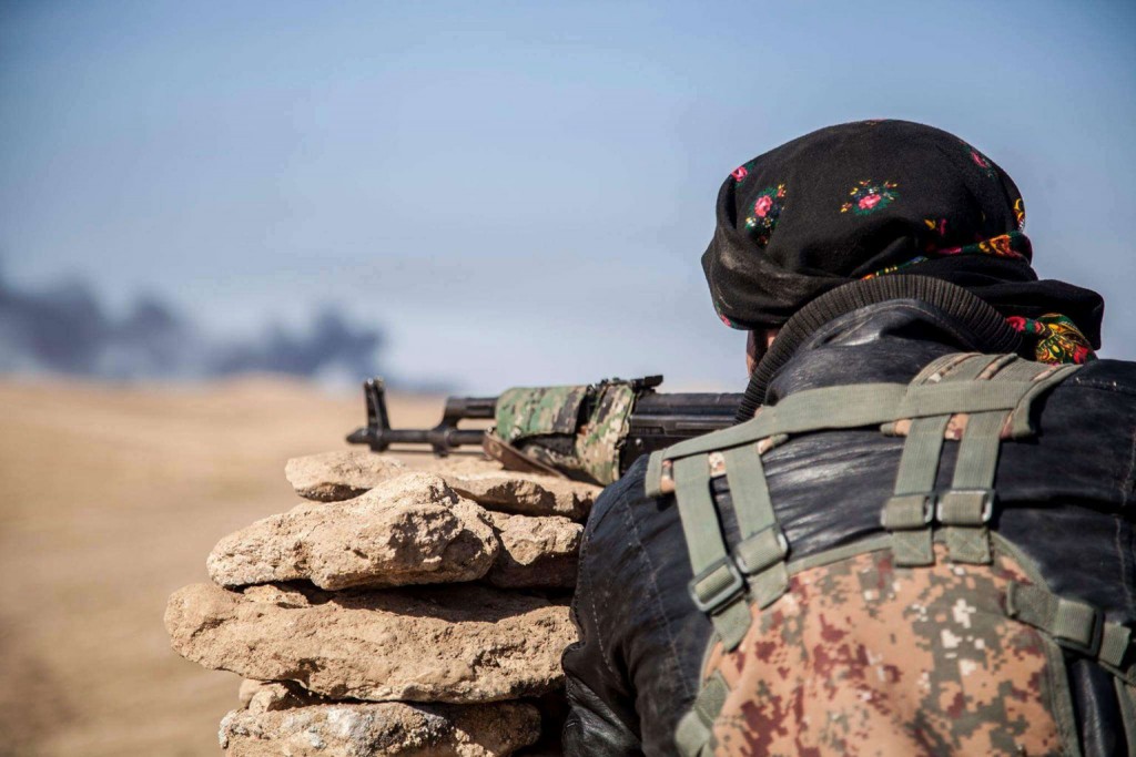 Służby wiedzą, że w dwóch przypadkach Polacy chcieli wstąpić do kurdyjskich oddziałów YPG walczących z Państwem Islamskim na terenie Syrii. Fot. Kurdishstruggle, Flickr CC by 2.0.